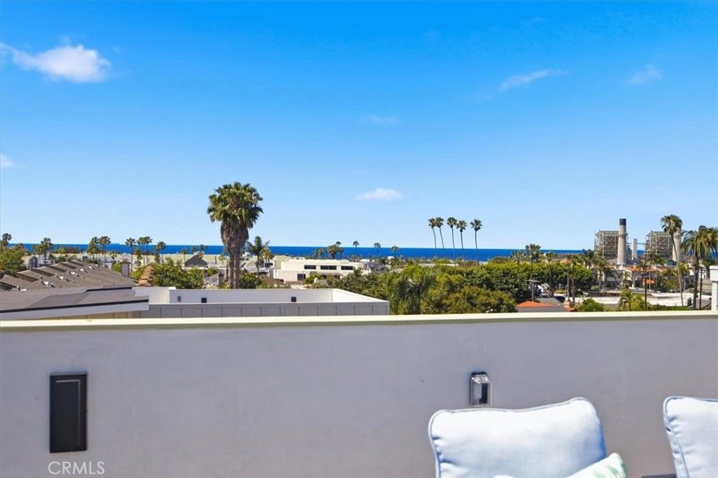 Image 11 of property listing at 617 N Irena Avenue B, Redondo Beach, CA 90277