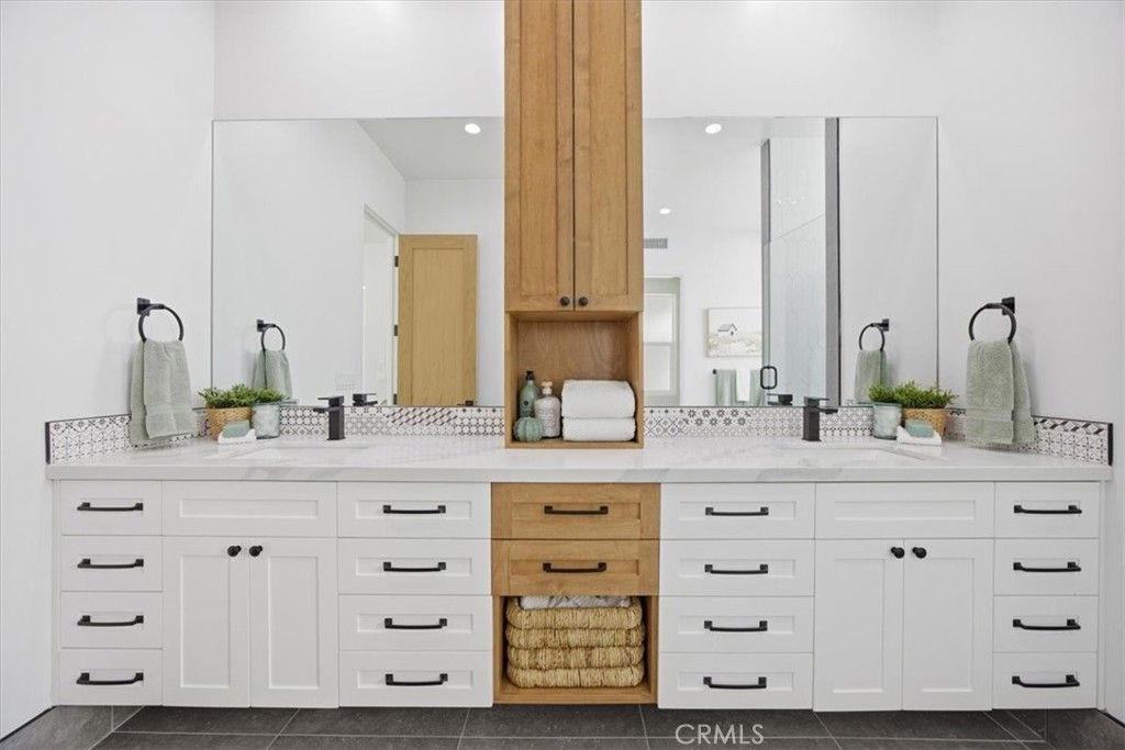 Image 14 of property listing at 617 N Irena Avenue B, Redondo Beach, CA 90277