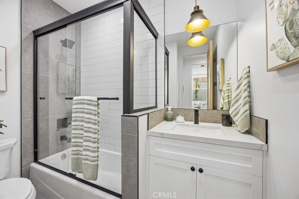 Image 19 of property listing at 617 N Irena Avenue B, Redondo Beach, CA 90277