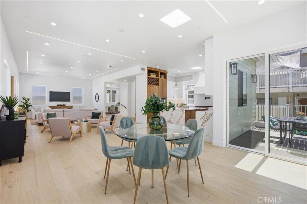 Image 2 of property listing at 617 N Irena Avenue B, Redondo Beach, CA 90277