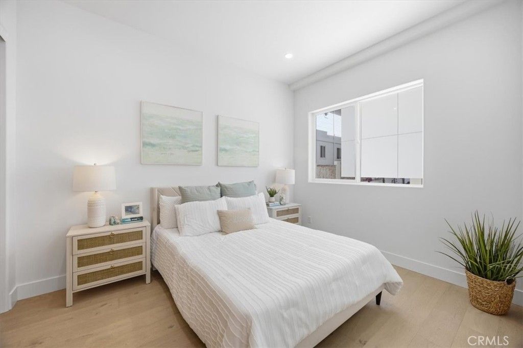 Image 20 of property listing at 617 N Irena Avenue B, Redondo Beach, CA 90277