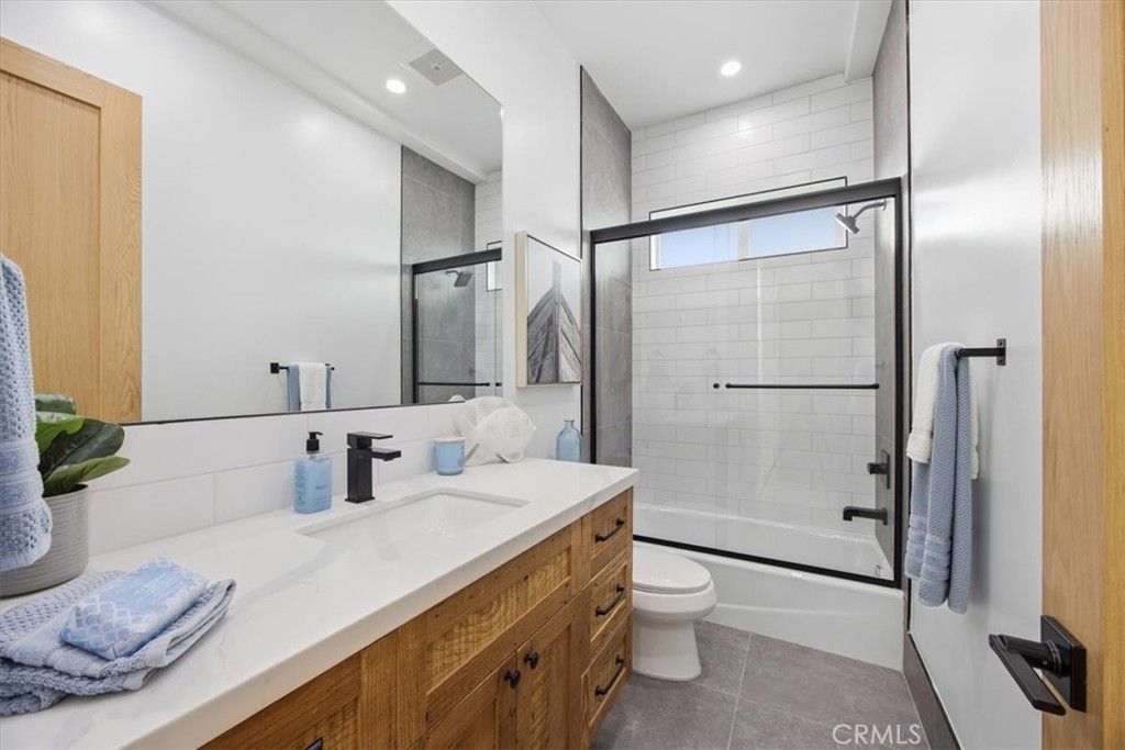 Image 21 of property listing at 617 N Irena Avenue B, Redondo Beach, CA 90277