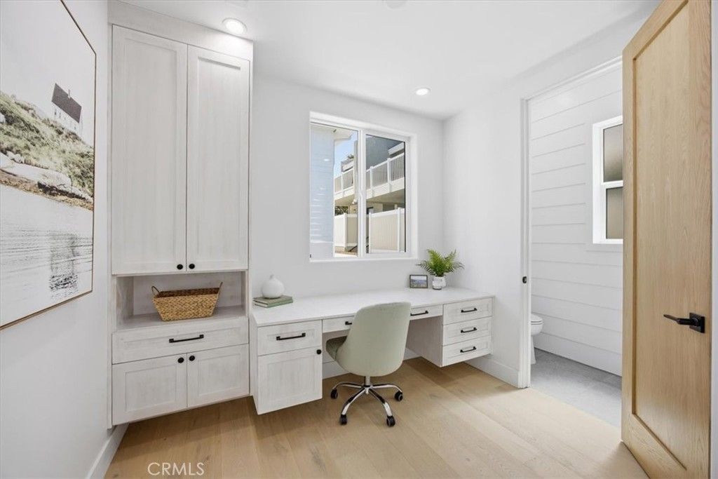 Image 23 of property listing at 617 N Irena Avenue B, Redondo Beach, CA 90277