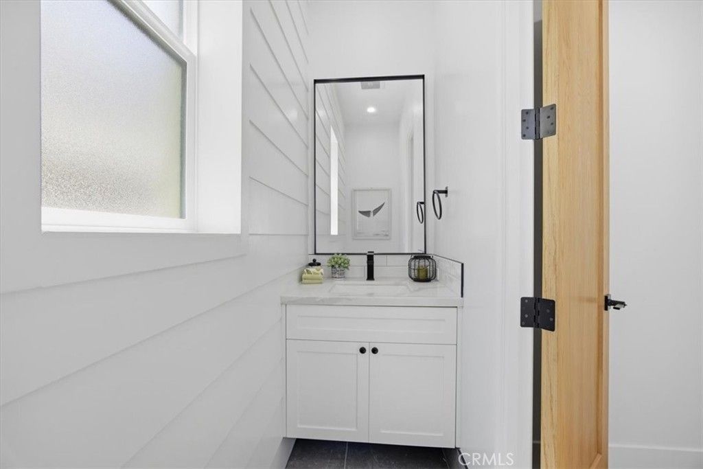 Image 24 of property listing at 617 N Irena Avenue B, Redondo Beach, CA 90277