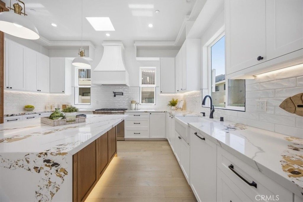 Image 4 of property listing at 617 N Irena Avenue B, Redondo Beach, CA 90277