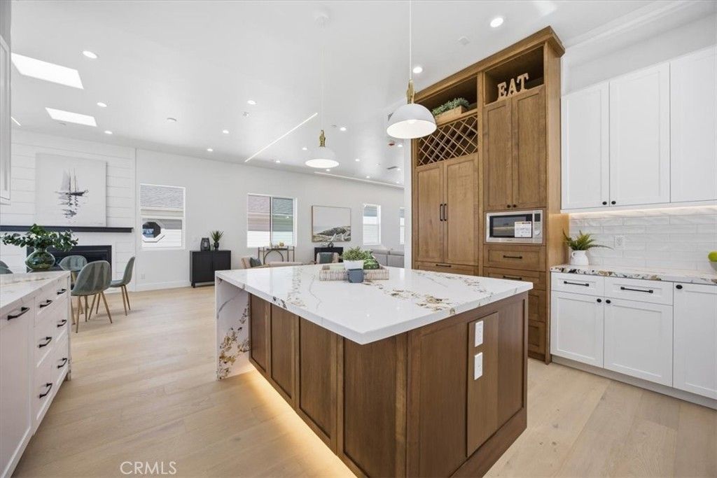 Image 5 of property listing at 617 N Irena Avenue B, Redondo Beach, CA 90277