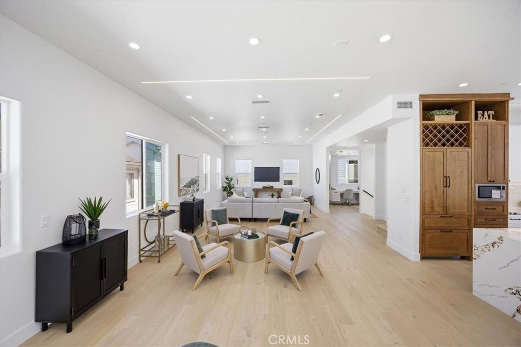 Image 6 of property listing at 617 N Irena Avenue B, Redondo Beach, CA 90277