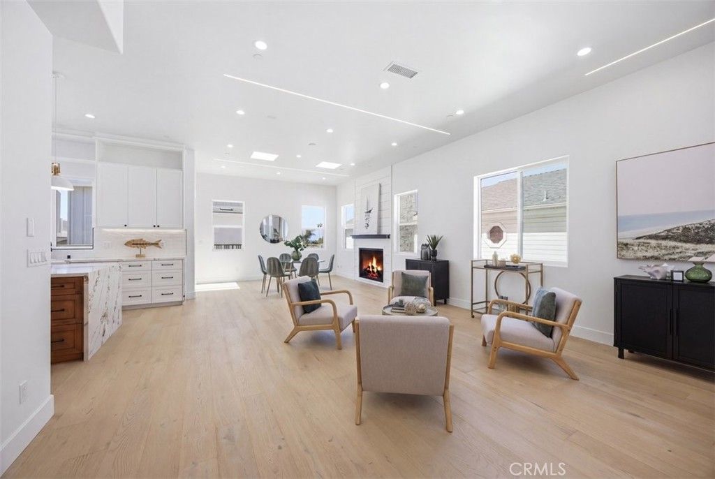 Image 8 of property listing at 617 N Irena Avenue B, Redondo Beach, CA 90277