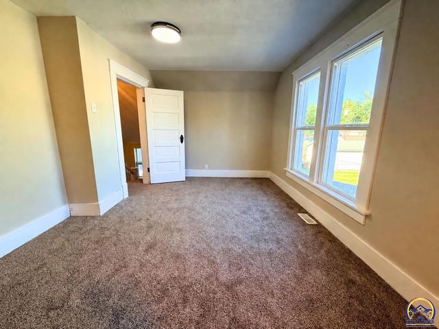 424 NE Scotland AVE, Topeka, KS 66616