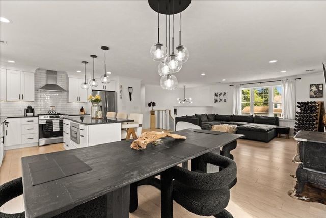 29 Phyllis Rd, Taunton, MA 02780