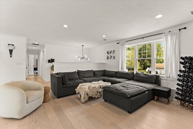 29 Phyllis Rd, Taunton, MA 02780