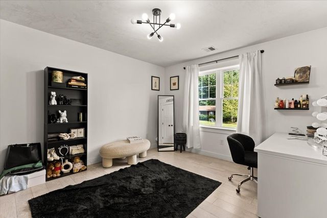 29 Phyllis Rd, Taunton, MA 02780
