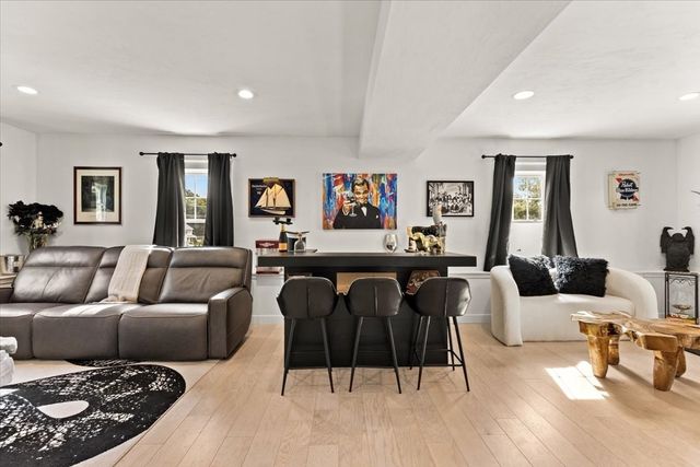 29 Phyllis Rd, Taunton, MA 02780