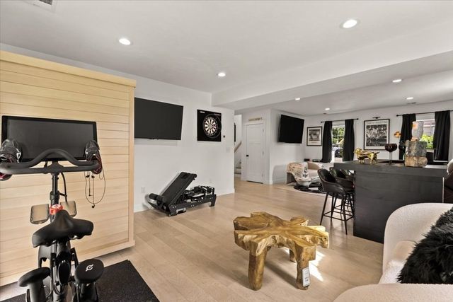 29 Phyllis Rd, Taunton, MA 02780