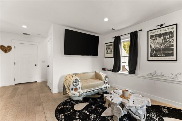 29 Phyllis Rd, Taunton, MA 02780