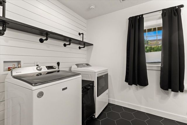 29 Phyllis Rd, Taunton, MA 02780