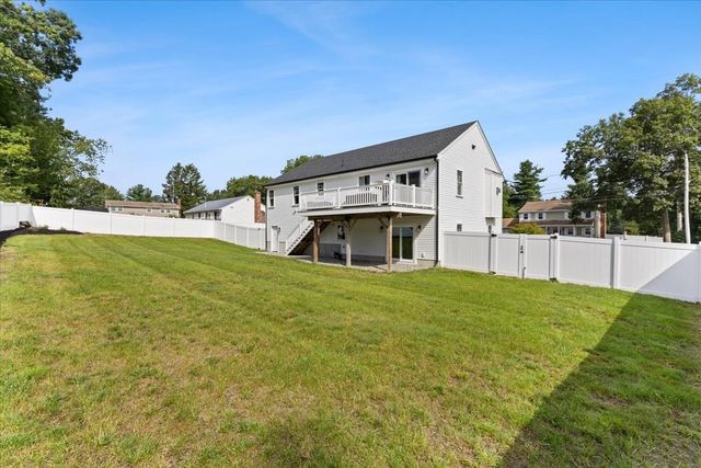 29 Phyllis Rd, Taunton, MA 02780