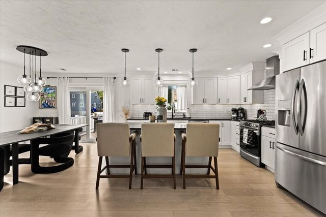 29 Phyllis Rd, Taunton, MA 02780
