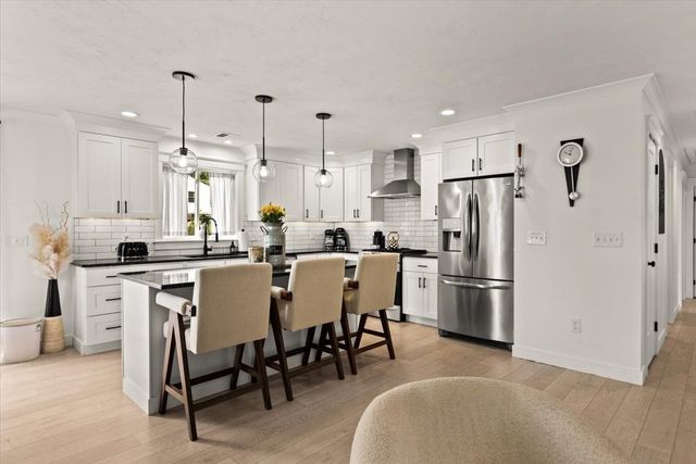 29 Phyllis Rd, Taunton, MA 02780