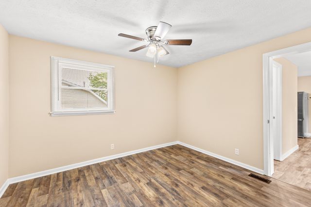 1704 Woodside Dr, Springfield, TN 37172