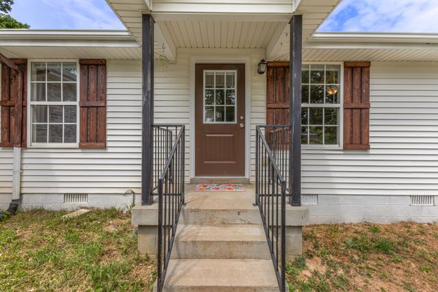 1704 Woodside Dr, Springfield, TN 37172