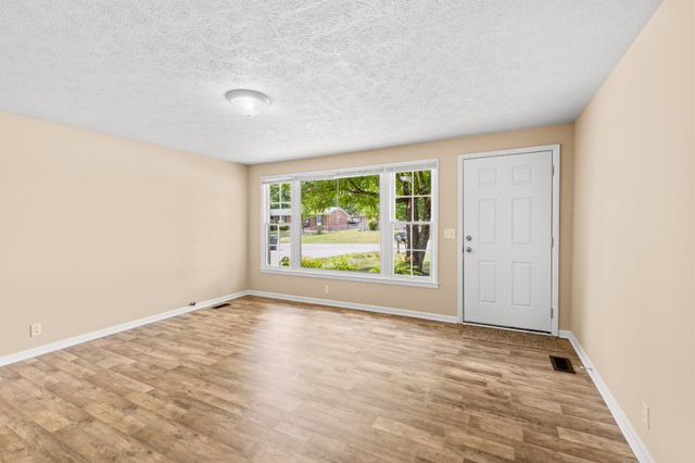 1704 Woodside Dr, Springfield, TN 37172