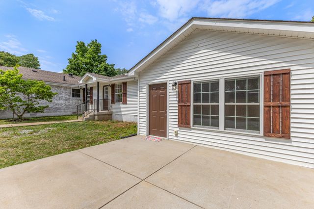 1704 Woodside Dr, Springfield, TN 37172