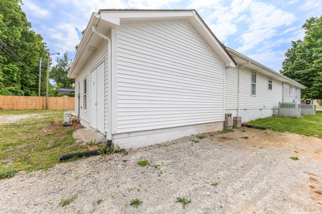 1704 Woodside Dr, Springfield, TN 37172