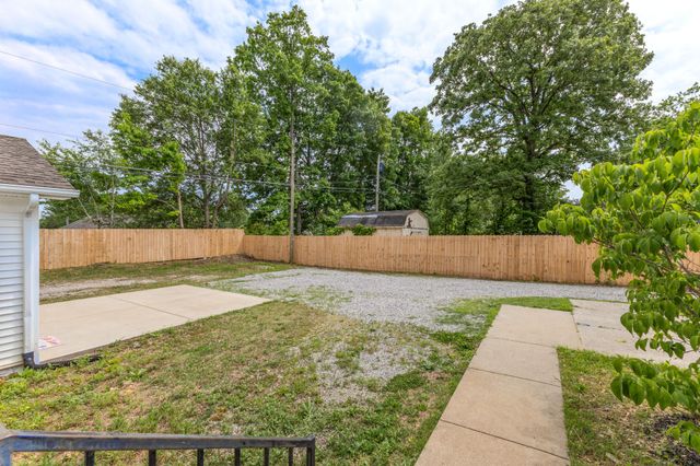 1704 Woodside Dr, Springfield, TN 37172