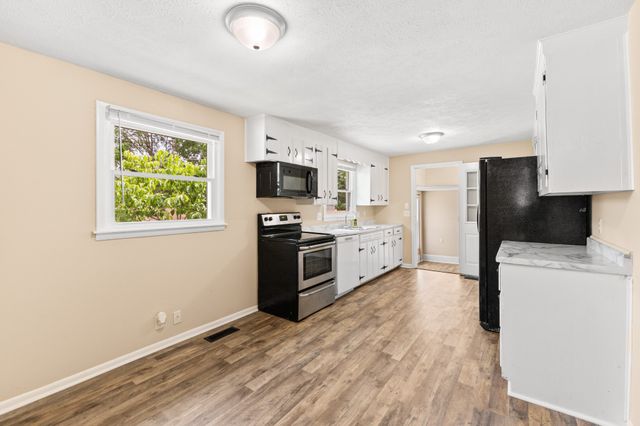 1704 Woodside Dr, Springfield, TN 37172