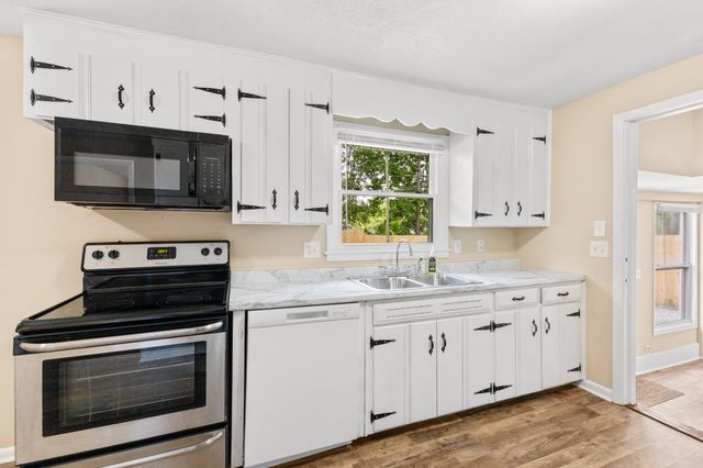 1704 Woodside Dr, Springfield, TN 37172