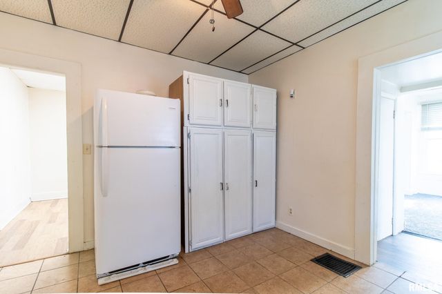 407 W MARTIN Street, Abingdon, IL 61410