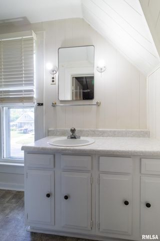 407 W MARTIN Street, Abingdon, IL 61410