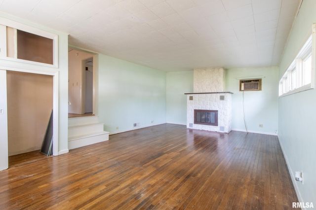 407 W MARTIN Street, Abingdon, IL 61410