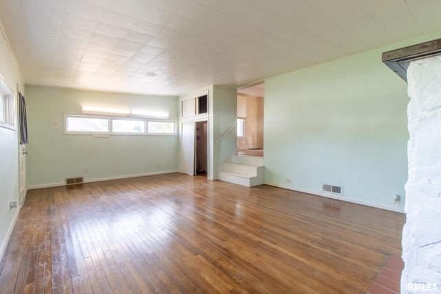 407 W MARTIN Street, Abingdon, IL 61410