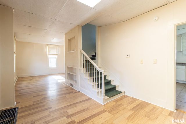 407 W MARTIN Street, Abingdon, IL 61410