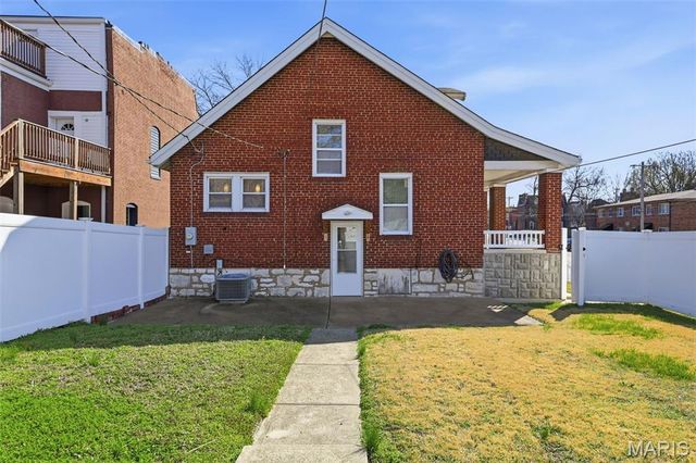 2703 Pestalozzi Street, St Louis, MO 63118
