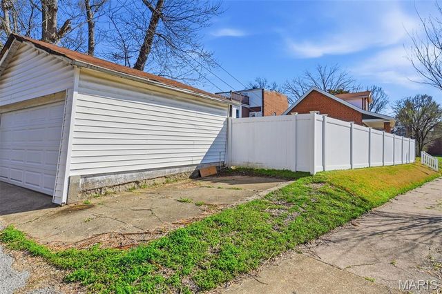 2703 Pestalozzi Street, St Louis, MO 63118