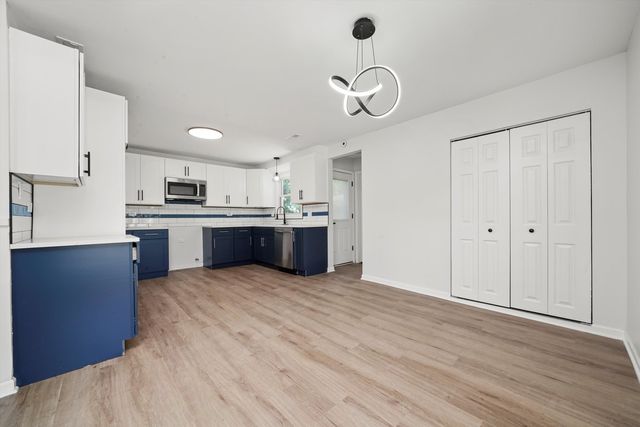 423 Lakewood Boulevard, Park Forest, IL 60466