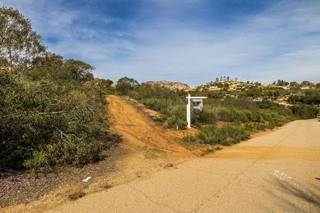 15634 Broad Oaks Rd, El Cajon, CA 92021