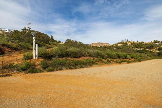 15634 Broad Oaks Rd, El Cajon, CA 92021