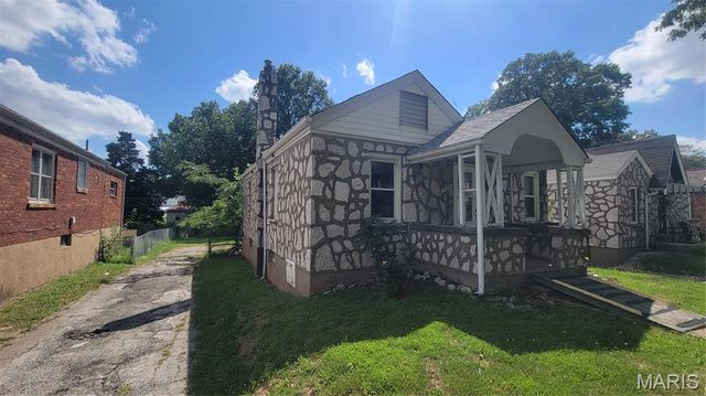 6932 Claremore Drive, St Louis, MO 63121