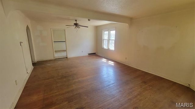 6932 Claremore Drive, St Louis, MO 63121