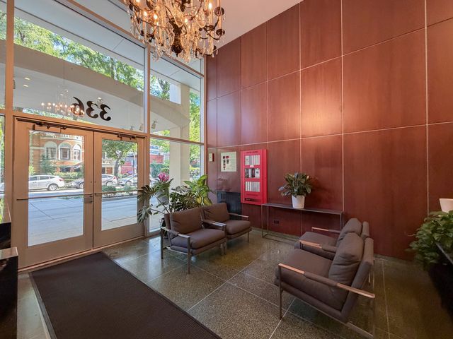 336 W Wellington Avenue 1901, Chicago, IL 60657