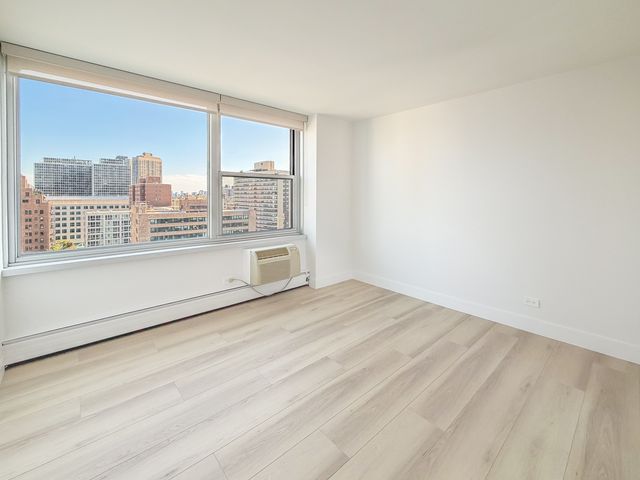 336 W Wellington Avenue 1901, Chicago, IL 60657