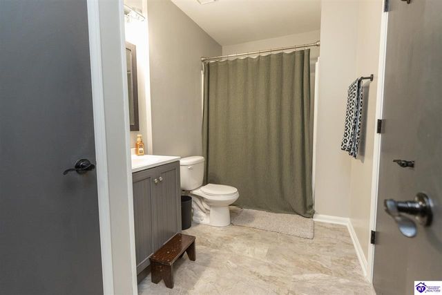 2012 S Woodland Drive, Radcliff, KY 40160