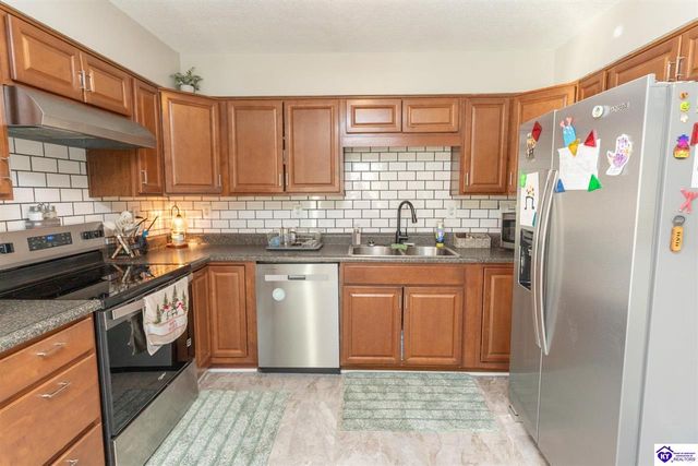 2012 S Woodland Drive, Radcliff, KY 40160