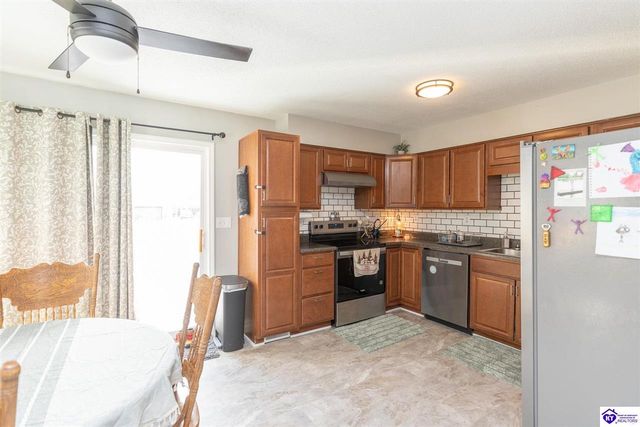 2012 S Woodland Drive, Radcliff, KY 40160