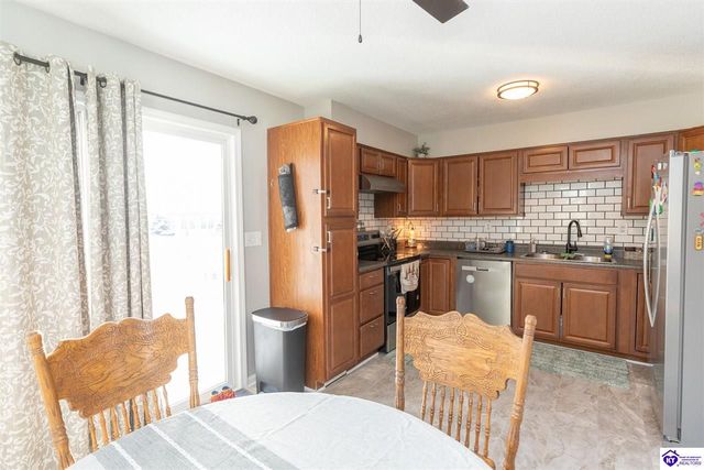 2012 S Woodland Drive, Radcliff, KY 40160