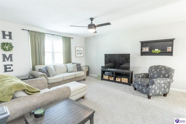 2012 S Woodland Drive, Radcliff, KY 40160